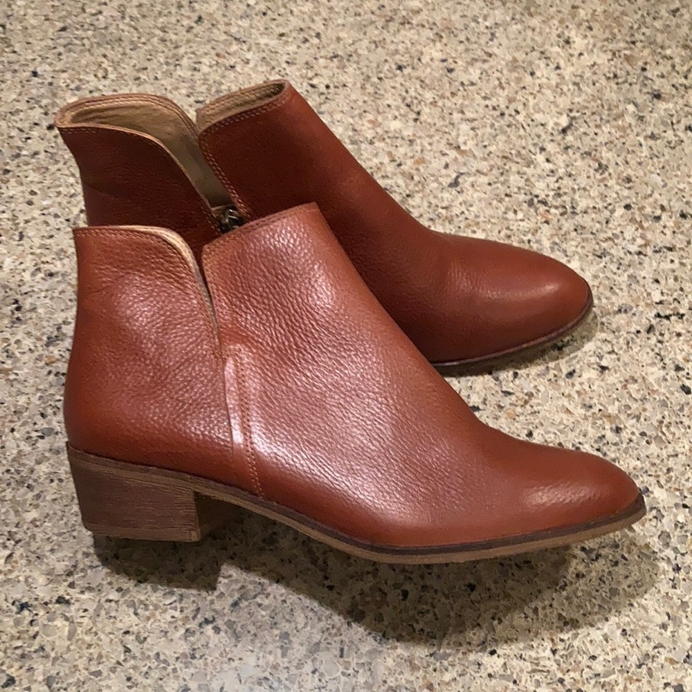 Size 8 Women’s Splendid Hamptyn Split Bootie